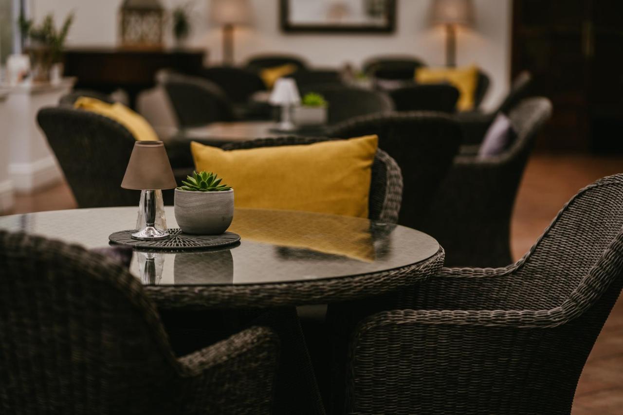 Rowton Hall Hotel And Spa 切斯特 外观 照片