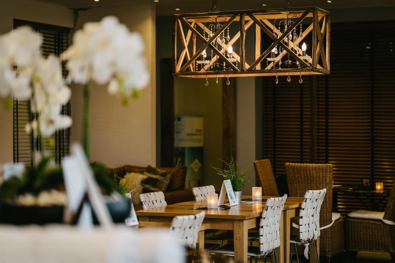 Rowton Hall Hotel And Spa 切斯特 外观 照片