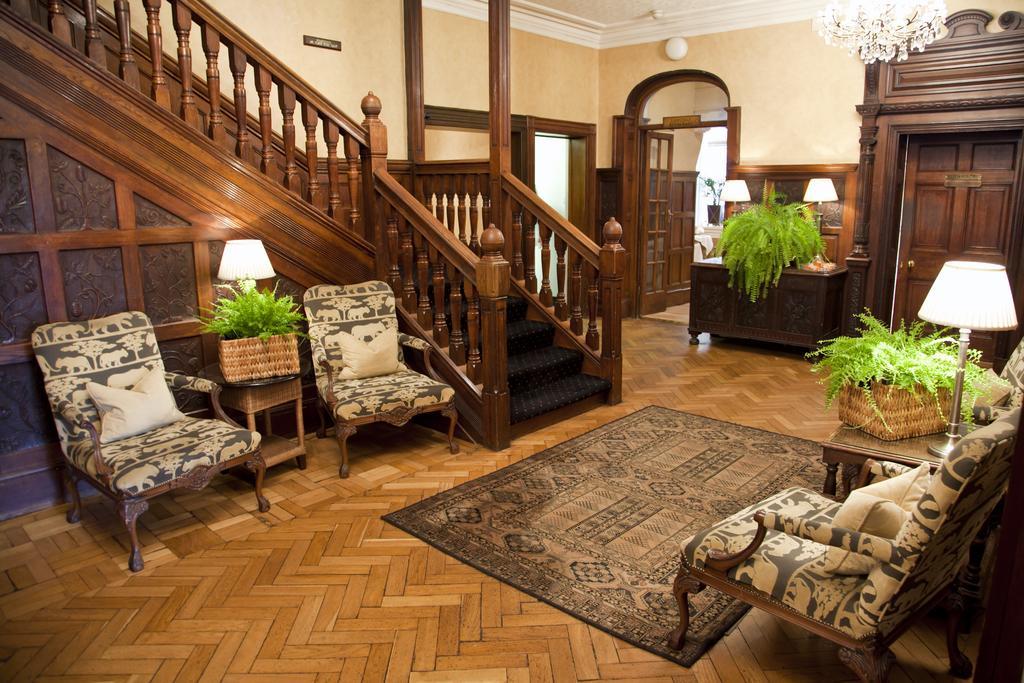 Rowton Hall Hotel And Spa 切斯特 外观 照片